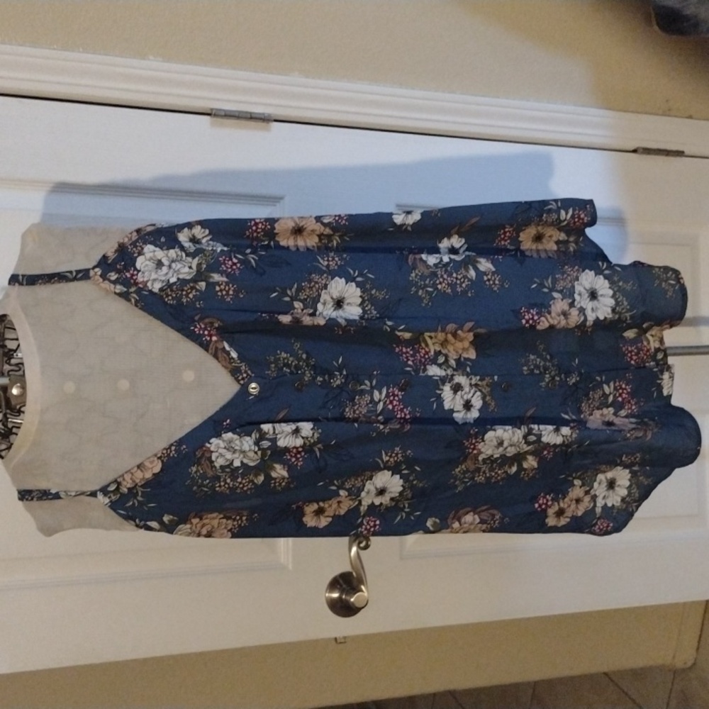 Torrid Blue Floral Size 3X Swing Sweetheart Neckline Blouse (b333)